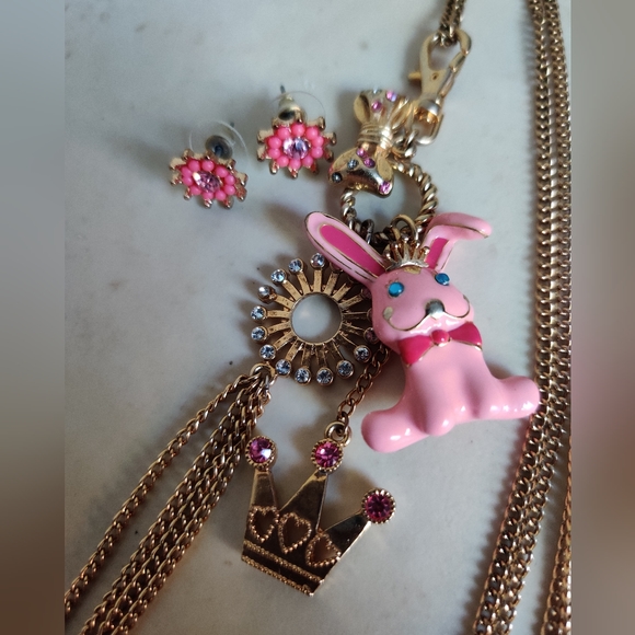 Betsey Johnson Long Bunny Necklace w/Earrings - Picture 5 of 11
